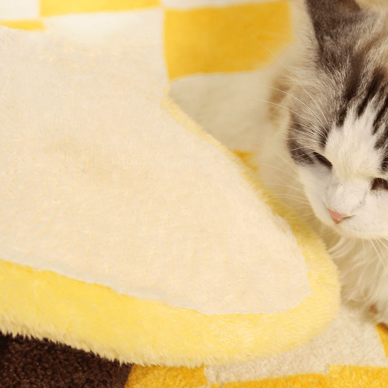 Banana Cat Scratcher - MaoMao - Paws